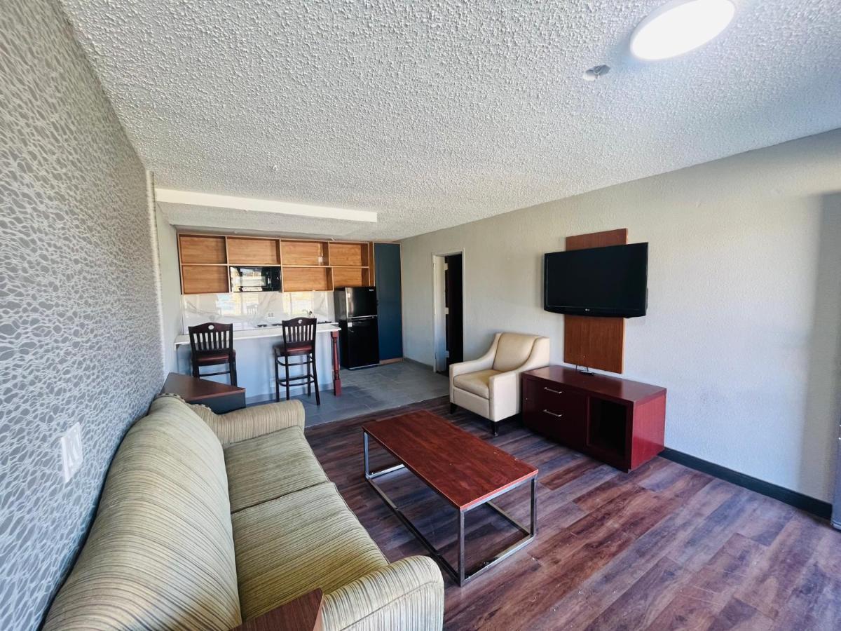 North Villa Extended Stay Westfield Exterior foto